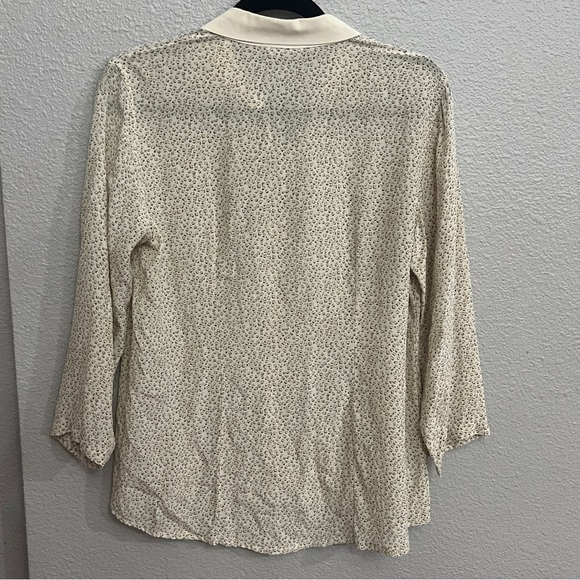 Club Manaco silk minimalist button down blouse (Size: best for xs/s) - Picture 3 of 4